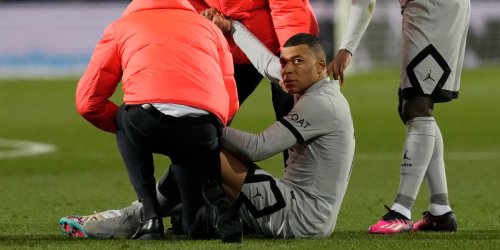 PSG-Star verletzt: Mbappe humpelt kurz vor Duell mit Bayern unter „großen Schmerzen“ vom Feld