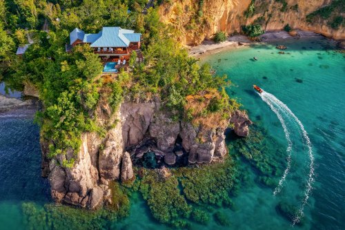 10 Spectacular Hotels That Sit Precariously on Cliffsides