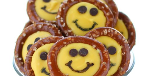 Easy Smiley Emoji Pretzels Recipe