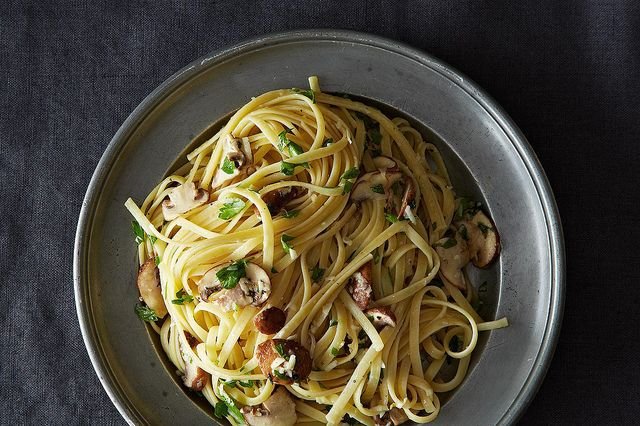 Nigella Lawson's Linguine Pasta with Lemon, Garlic & Thyme Mushrooms