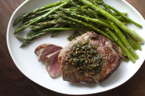 Steak with Green Peppercorns and Roasted Asparagus