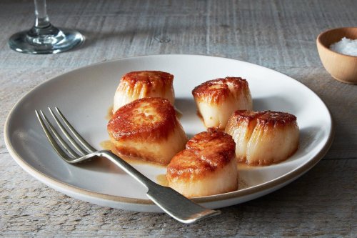 Tom Colicchio's Pan-Roasted Sea Scallops with Scallop Jus