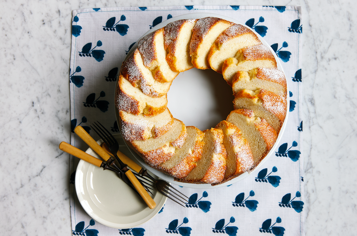 Mary Lincoln’s White Almond Cake