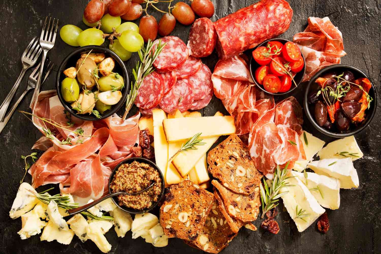 How to Make a Charcuterie and Cheese Board