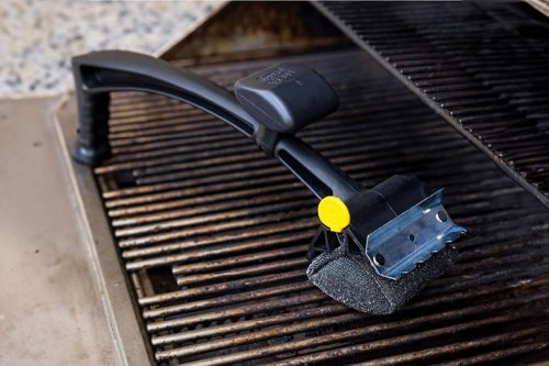 Make Old Grills Look ‘Brand New’ With This Bristle-Free Brush That ‘Cleans Like Magic’