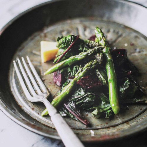 Beet-and-Asparagus Salad with Roasted Garlic Dressing