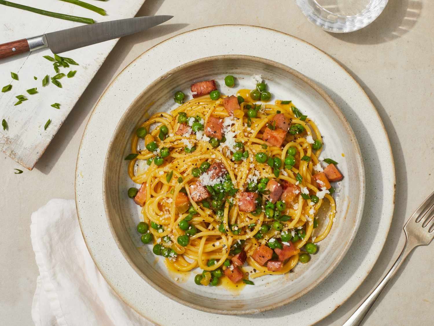 Creamy Spaghetti Carbonara with Peas and Ham