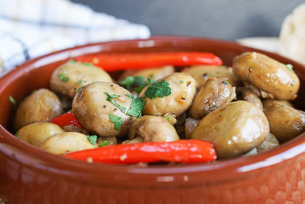 Champinones Al Ajillo - Spanish Garlic Mushroom Tapas Recipe