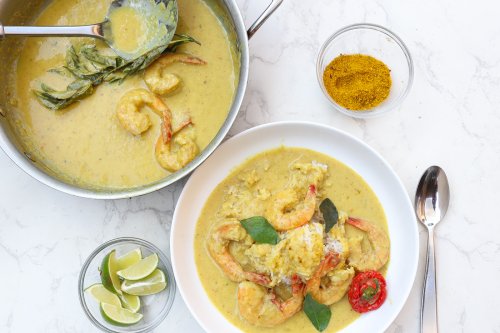Juicy Prawns with Peach Curry and Coconut