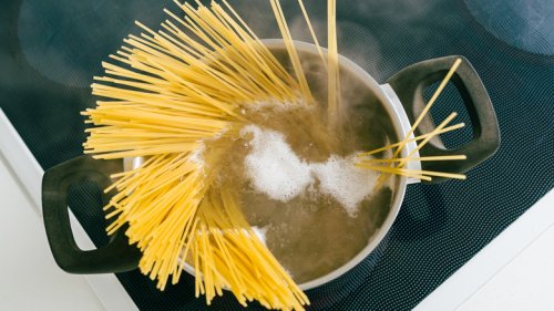 Why You Really Should Let Water Boil Before Adding Pasta