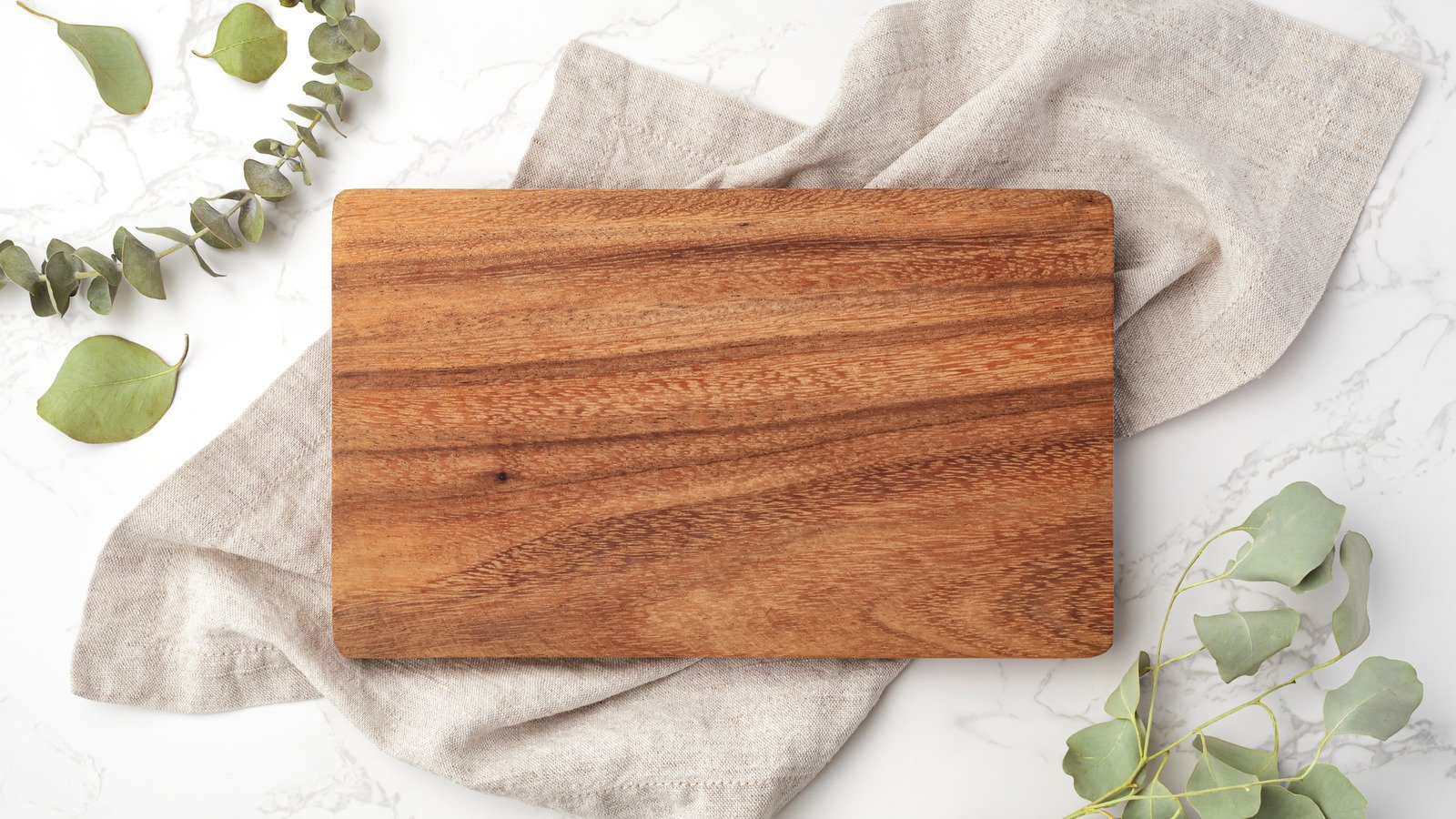 Read This Before Using A Wood Cutting Board Again - cover