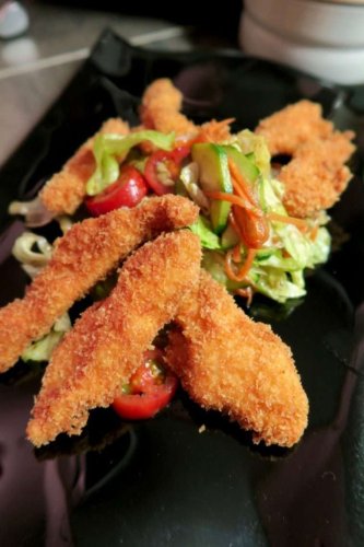 Chicken Fingers auf knackigem Salat | Foodies Feinschmecker Community