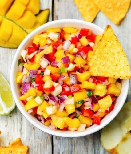 Easy Fresh Spicy Mango Salsa Recipe (Vegan)