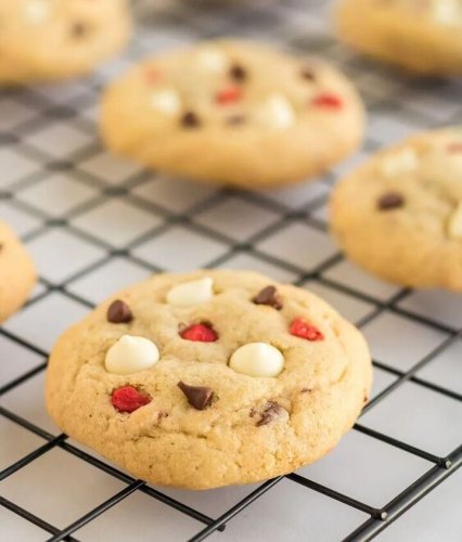 Strawberry Chocolate Chip Cheesecake Cookies Recipe