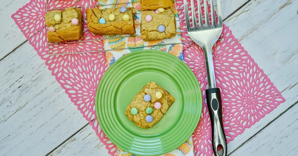Easy Spring M&M Cookie Bars