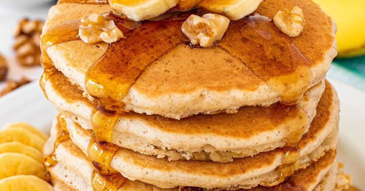 FLUFFY BANANA PANCAKES