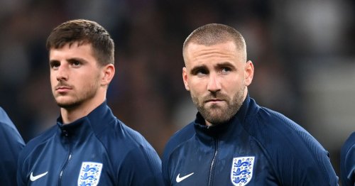 Mason Mount and Luke Shaw sing wrong National Anthem words ahead of ...