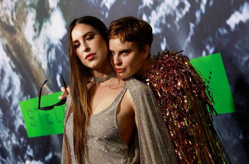 Bruce Willis’ Daughters Scout and Tallulah Willis Sparkle in Tinsel