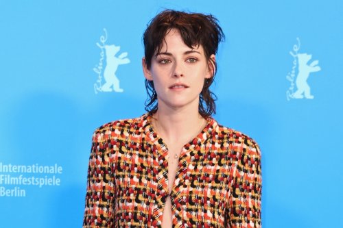 Kristen Stewart Pops in Eye-Catching Chanel Suit & Platforms at Berlin ...