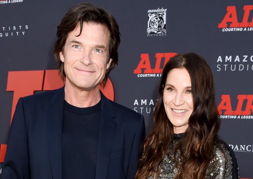 Jason Bateman’s Wife Amanda Anka Sparkles in Little Black Dress & Pumps at ‘Air’ Premiere in Los Angeles