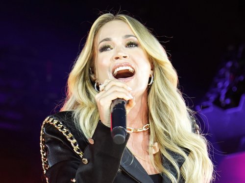 Carrie Underwood Hits High Notes In Chain Embellished Blazer Strappy 