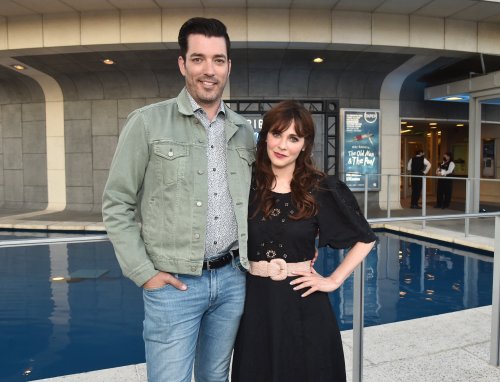 Zooey Deschanel Slips on Ballet Flats With Boyfriend Jonathan Scott at ‘Mike Birbiglia: The Old Man and the Pool’ Premiere