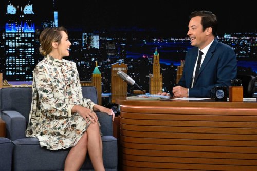 Elizabeth Olsen Walks on Wild Side in Tiger Dress and Red Heels on ‘The Tonight Show’
