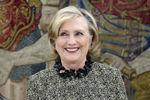 Hillary Clinton’s Gold Tunic and Leather Pumps Make a Statement at Diplomatic Event With King Felipe VI of Spain