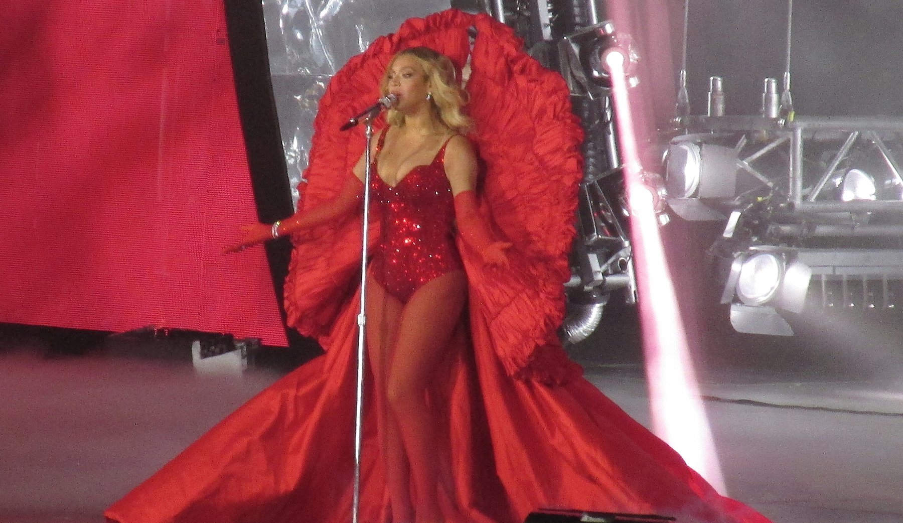 Beyoncé Shines in Metallic Boots and Jimmy Choo Mules in Las Vegas on Renaissance World Tour