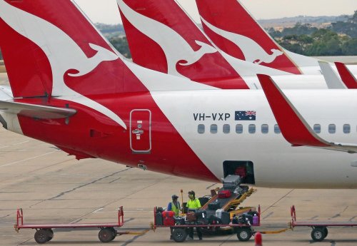 Qantas Asks Executives To Be Baggage Handlers Amid Labor Shortage