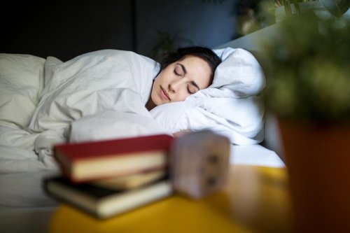How To Turn Your Brain Off At Night, According To A Sleep Psychologist