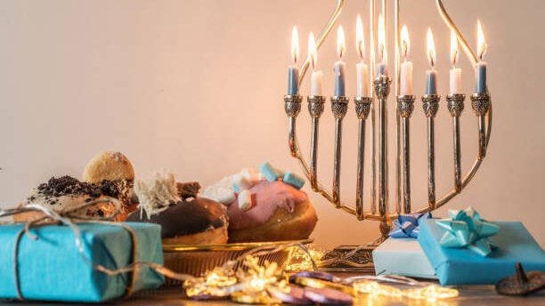 Holiday decor essentials cover image