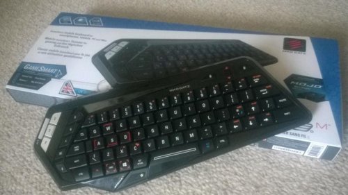 S.T.R.I.K.E. M Bluetooth Keyboard Review: Mad Catz's Qwerty Controller For The Smartphone Gamer