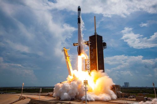 SpaceX Delays Next Astronaut Flight To September
