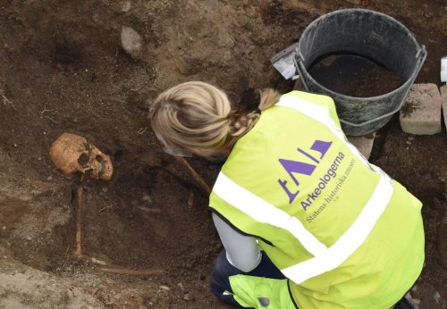 Viking Grave Discovery In Sweden Leaves Archaeologists Stunned