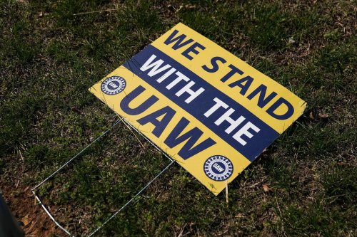 Tennessee Volkswagen Workers To Begin Voting On UAW Membership