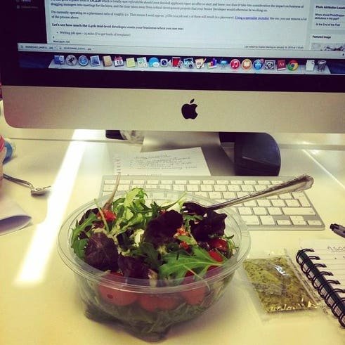 The 10 Great Healthy Snacks To Eat At Your Desk