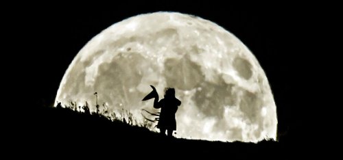 In Photos: Halloween’s ‘Blue Moon’ Spooks Sky-Watchers And Sets-Up The ‘Beaver Moon Eclipse’