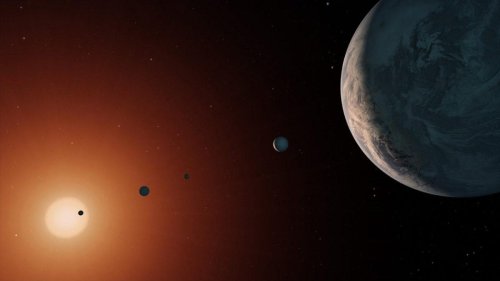 Compact Planetary System An 'Amazing New Laboratory'