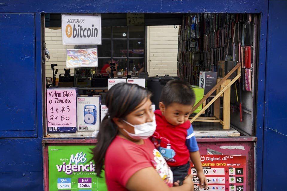 'I Wouldn't Invest $1'—Hayes Warns $60K Bitcoin Crash Before $250K