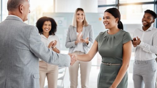 10 Examples Of Positive Feedback For Employees In 2023
