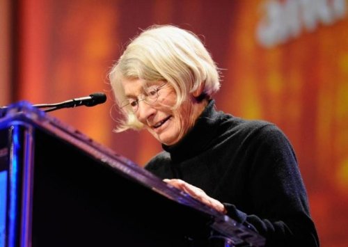 7 Leadership Lessons From Mary Oliver On How To Forge Your Own Path