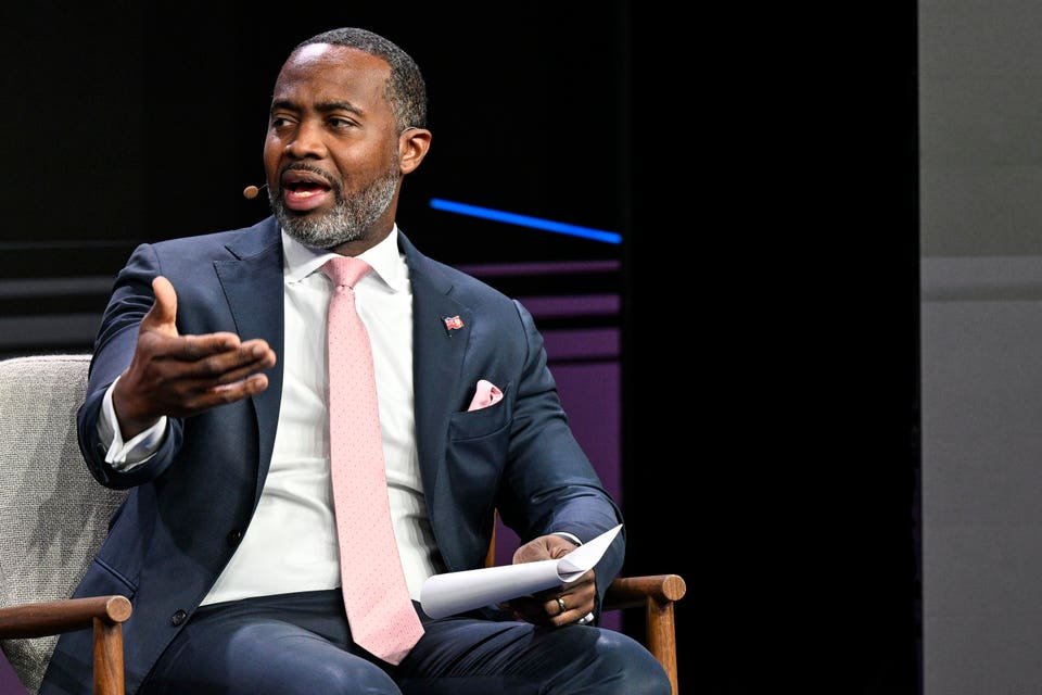 “Don’t Rush It”: Crypto Advice From Bermuda’s Premier