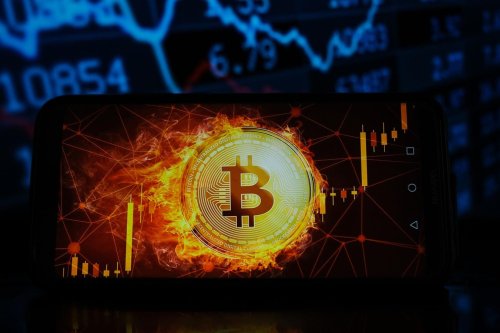 $300 Billion Bitcoin And Crypto Price Crash After Stark Fed Warning—Ethereum, BNB, Solana, Cardano And XRP In Free Fall