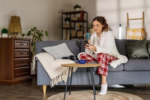 10 Remote Side Hustles You Can Start Now That Pay $60+/Day In 2025