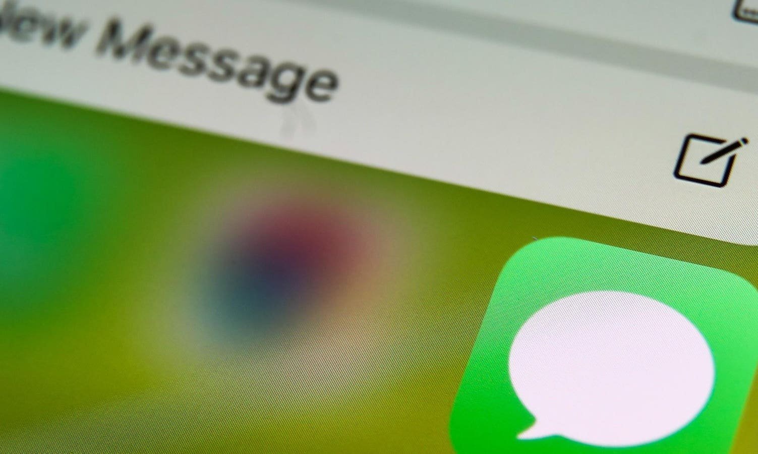 Apple Has New iMessage Problem After Huge WhatsApp Update