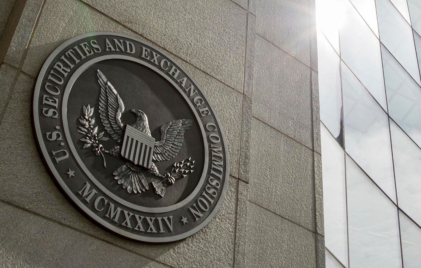 Crypto Exchange Beaxy Shuts Down Amid SEC Charges