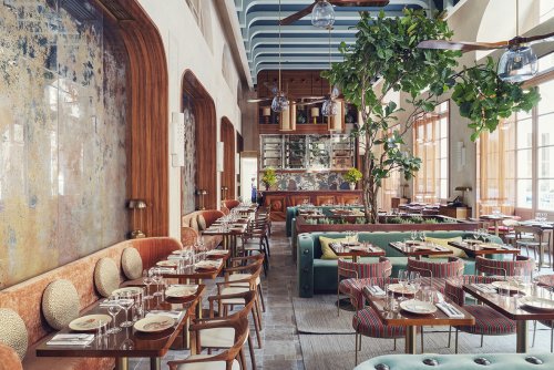 On tombe le masque : Les 19 restaurants à essayer à Paris en ce moment - Forbes France