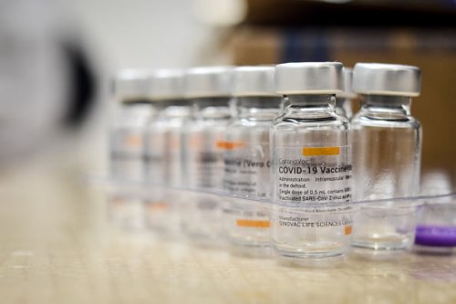 La FDA limite l'utilisation du vaccin de Johnson & Johnson en raison du risque de caillot sanguin - Forbes France