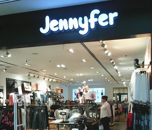 Jennyfer : 12 offres de reprise sur la table, mais l’avenir reste incertain